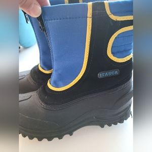 Itasca boys winter boots sz 2